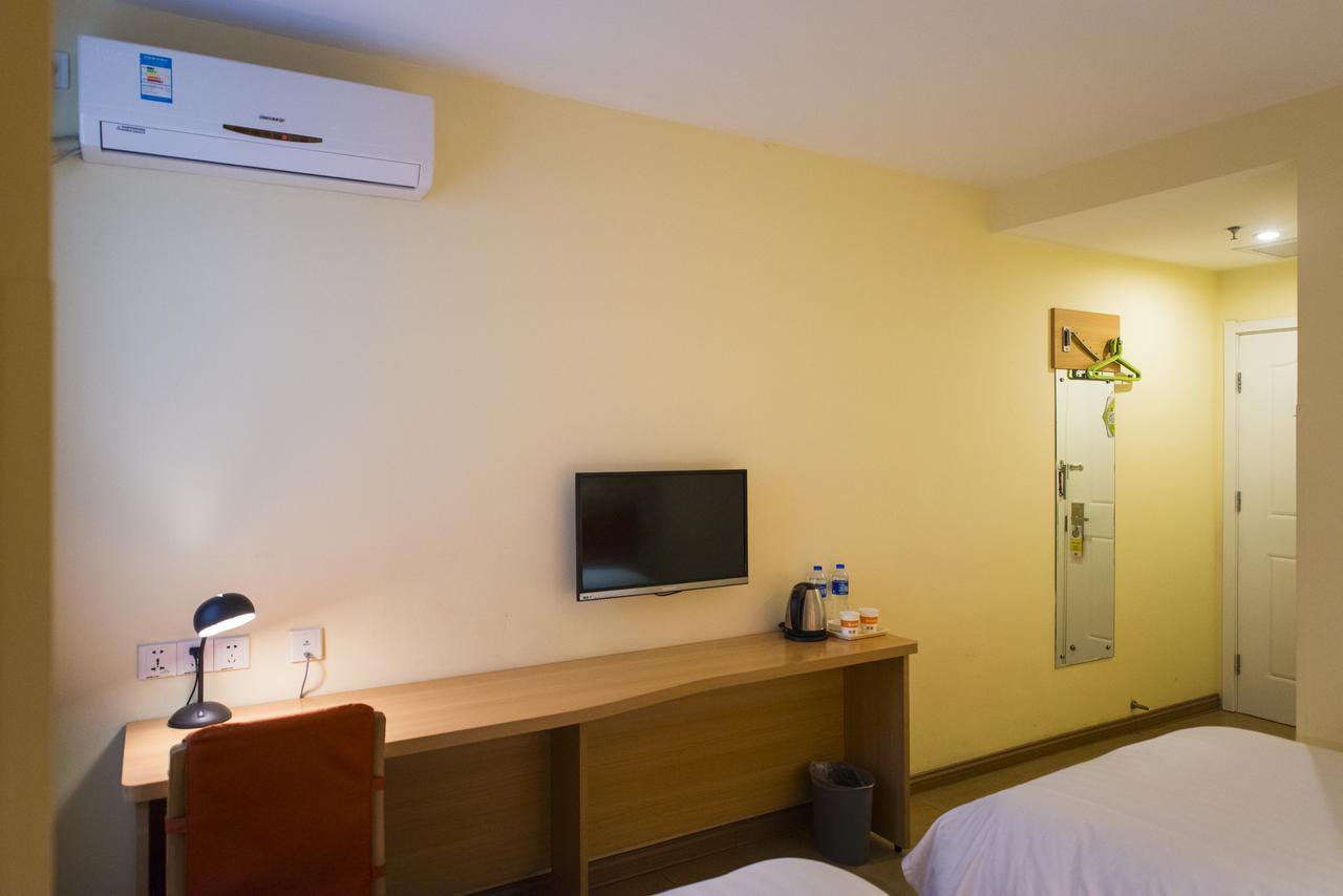 Hotel Home Inn Beijing Jianguomen 2*