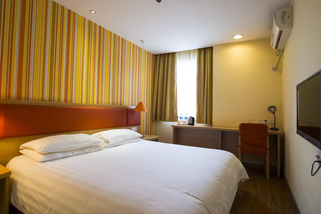 Hotel Home Inn Beijing Jianguomen 2*
