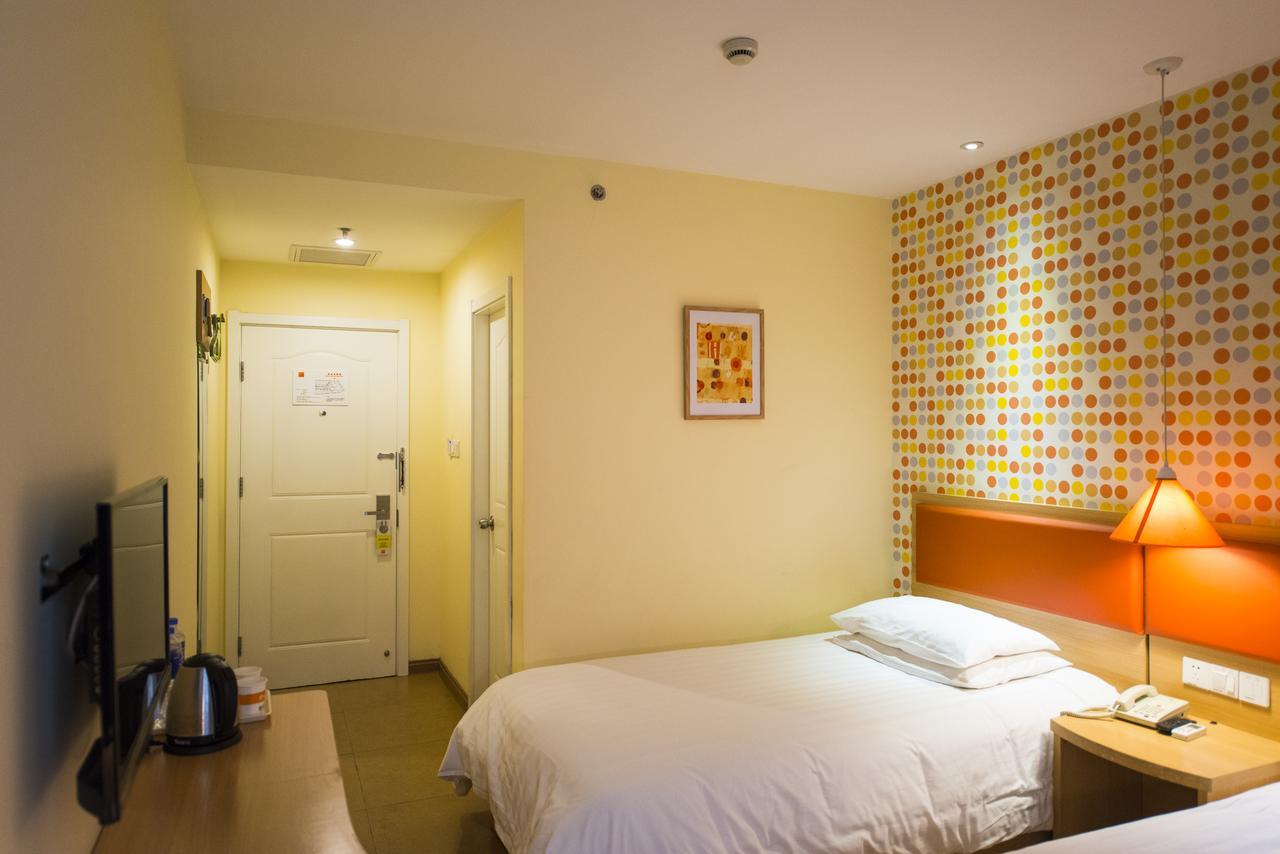 Hotel Home Inn Beijing Jianguomen 2*