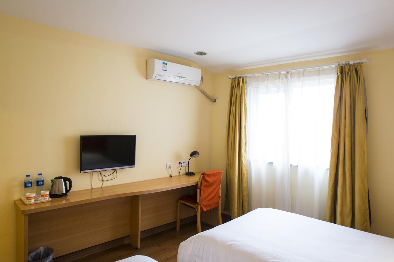 Hotel Home Inn Beijing Jianguomen 2*