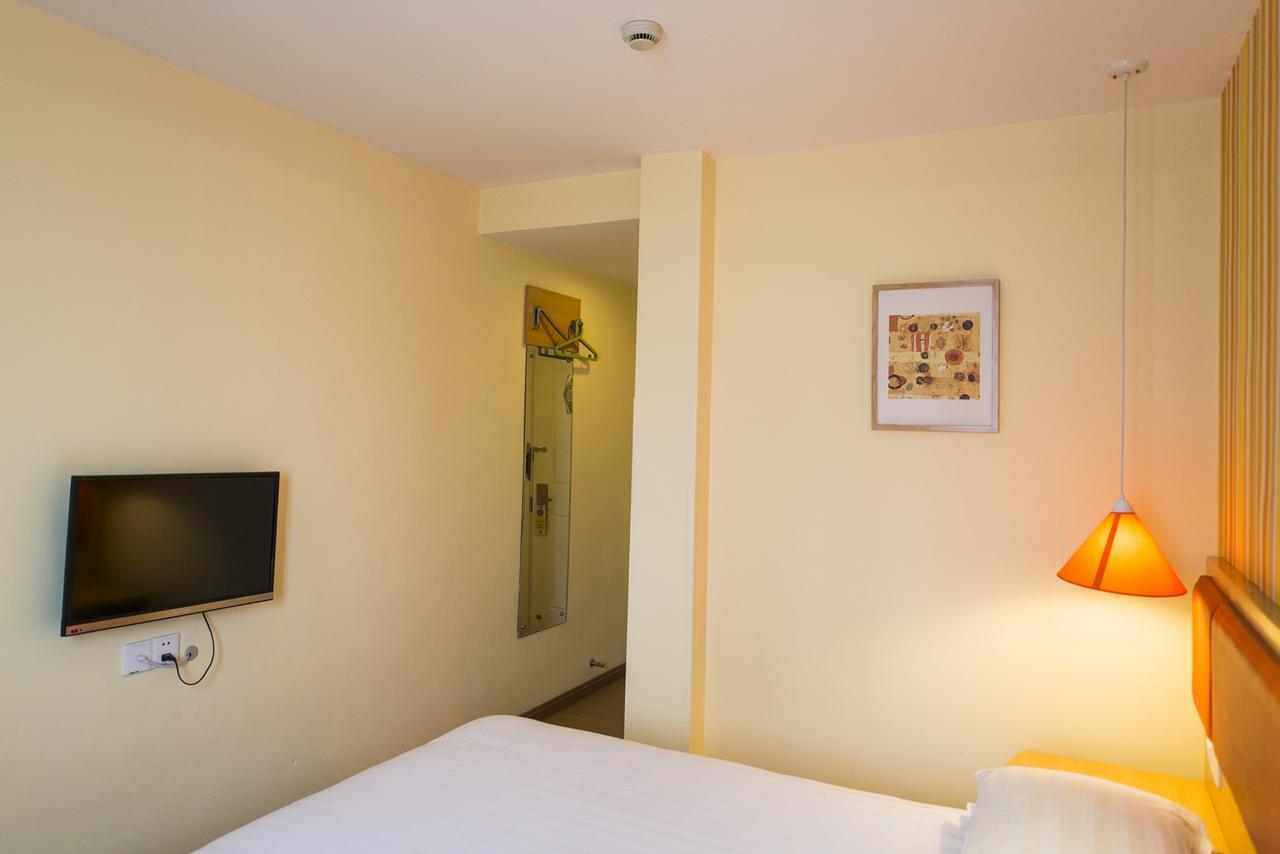 Home Inn Beijing Jianguomen 2* Beijing